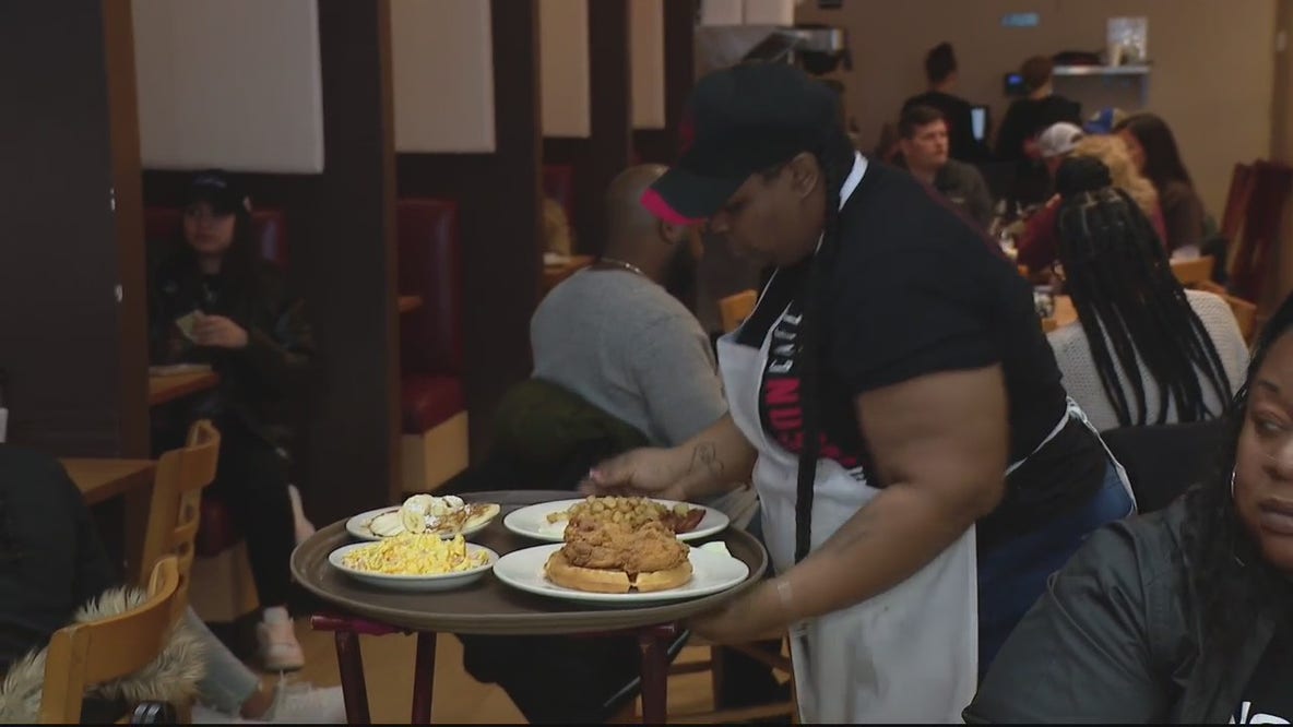 Hudson Cafe offers $500 cash bonus to new workers